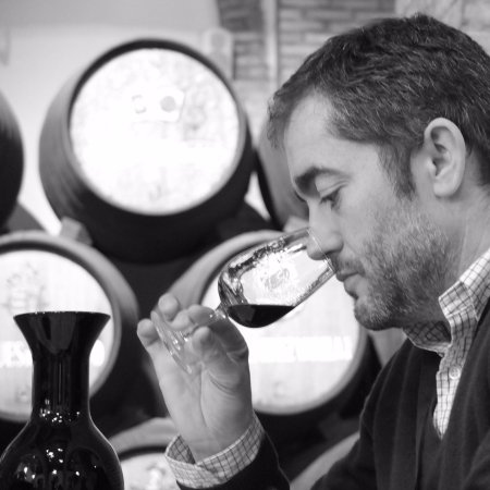 Más allá del brindis: cómo disfrutar el vino en la mesa de Navidad - Vatel